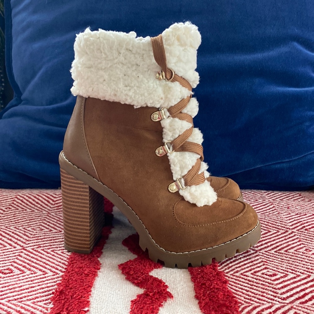 Never-worn BCBG Generation high, platform booties, size 6.5